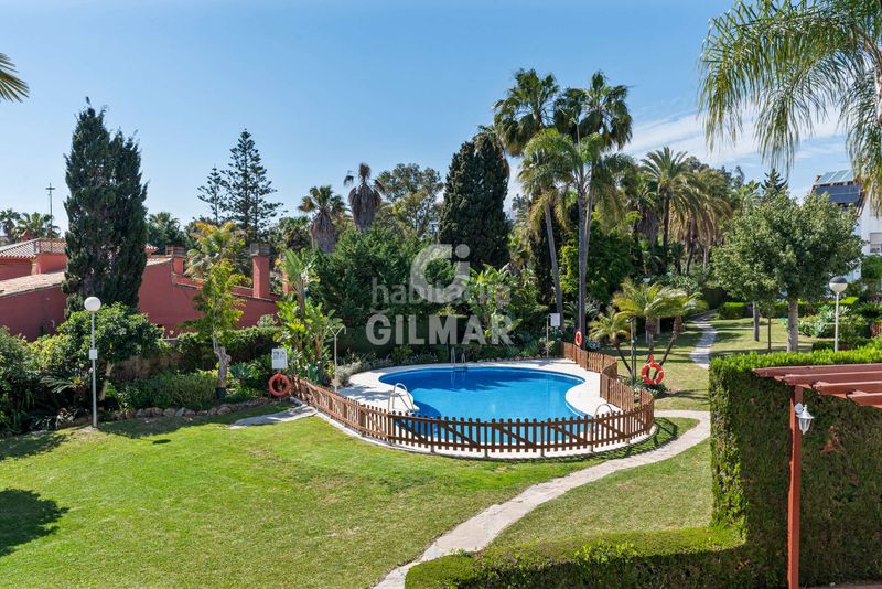Foto dd746e39-f751-4db3-bec2-391476dab144. Casa aparellada amb calefacció aparcament piscina a Estepona