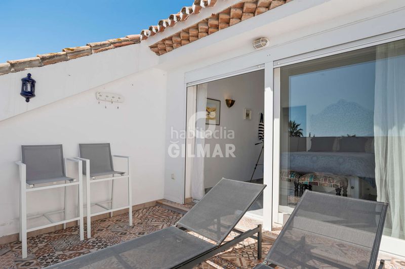 Foto f7fbf09e-977c-4475-8bae-8877f5fd36e6. Casa aparellada amb calefacció aparcament piscina a Estepona