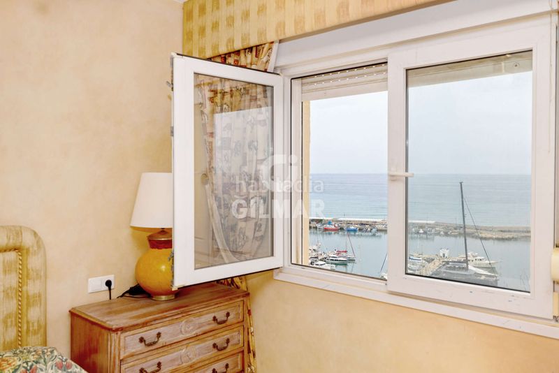 Foto 204ef767-c85e-4edb-95de-815e41466d92. Apartament amb calefacció aparcament piscina a puerto de Estepona Estepona