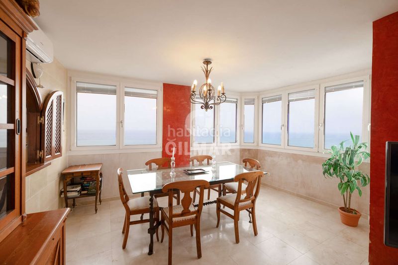 Foto 40af2bdf-a373-4ff7-bfd0-f810fbe457c5. Apartament amb calefacció aparcament piscina a puerto de Estepona Estepona