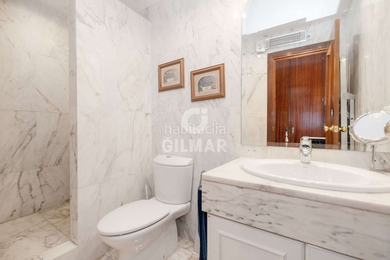 Foto 621cddef-56e3-41e2-a8d7-3a068c6c9634. Apartament amb calefacció aparcament piscina a puerto de Estepona Estepona