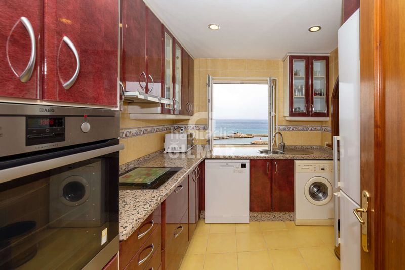 Foto 68ac59a2-9bde-45e0-999c-dd5338c868bb. Apartament amb calefacció aparcament piscina a puerto de Estepona Estepona