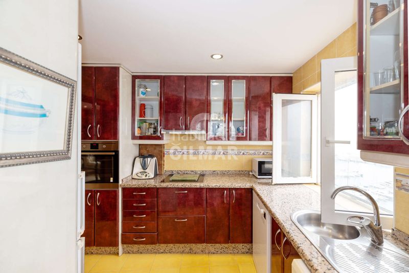 Foto 86ca0a92-4210-4945-ad70-4e72d3a0949b. Apartament amb calefacció aparcament piscina a puerto de Estepona Estepona