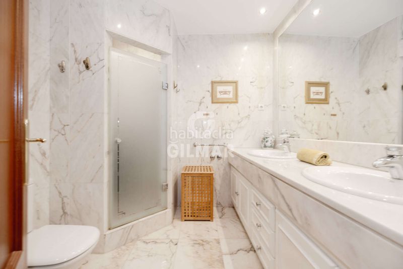 Foto e801ff6d-62e4-408e-97ed-7c6ed16443bb. Apartament amb calefacció aparcament piscina a puerto de Estepona Estepona