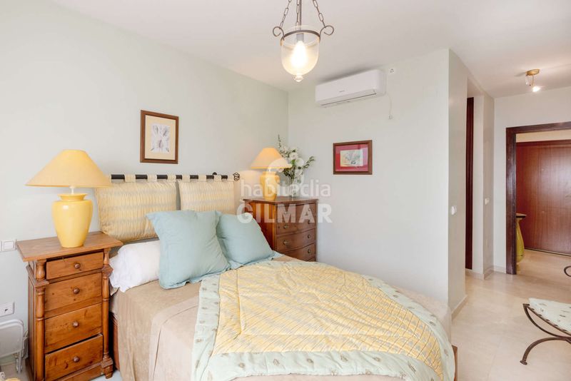 Foto e8888a32-61f7-41bb-9516-1c29aa349ca7. Apartament amb calefacció aparcament piscina a puerto de Estepona Estepona