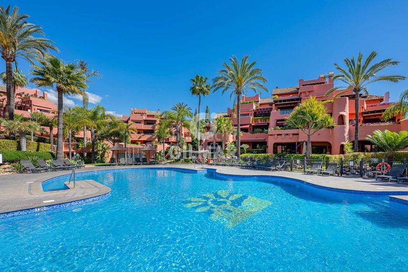 Foto 339a7d92-46b1-42b6-890c-c08a1e102a41. Planta baixa amb calefacció aparcament piscina a Estepona