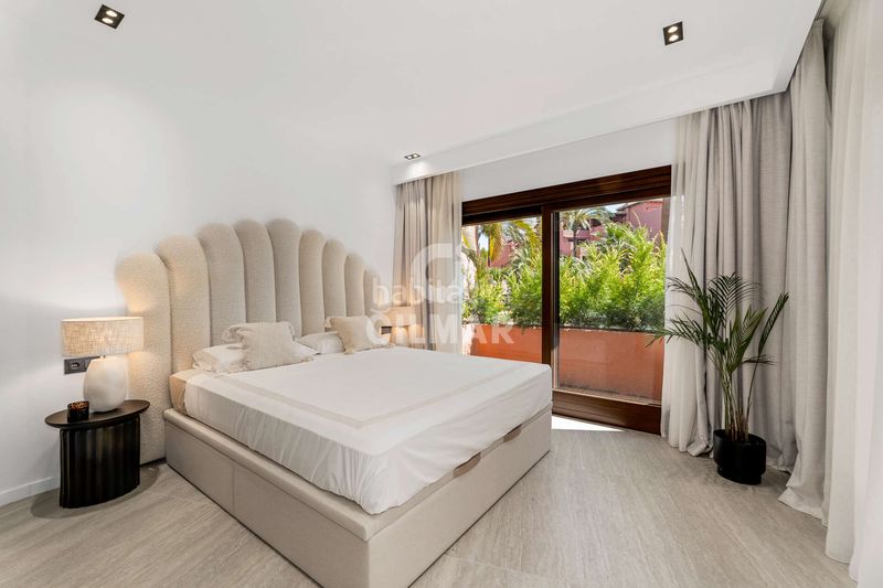 Foto 631215d6-e410-4408-8be3-251824042cca. Planta baixa amb calefacció aparcament piscina a Estepona