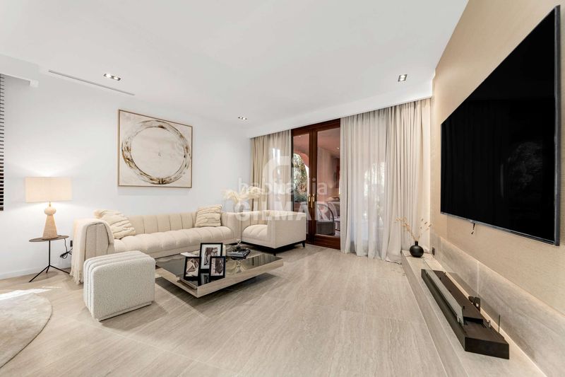 Foto 7f628d17-670c-4311-aa68-52a2f20bb02b. Planta baixa amb calefacció aparcament piscina a Estepona