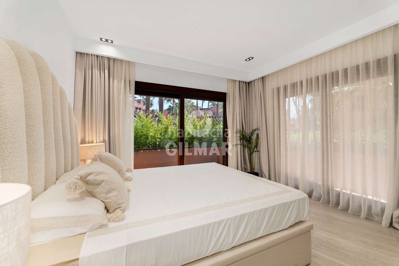 Foto 8a8ac12d-e263-429c-af2a-9ad9b5502ab8. Planta baixa amb calefacció aparcament piscina a Estepona