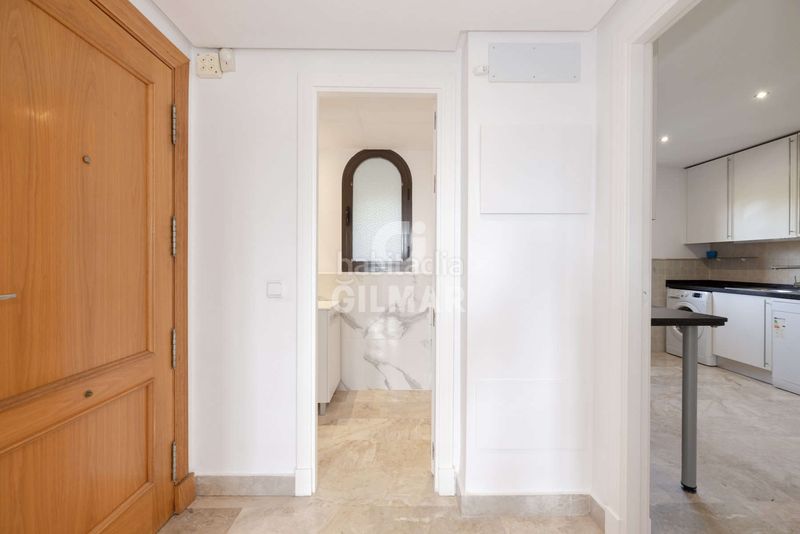 Foto 294e5ffb-661d-4e84-877c-926d3b5787a3. Dúplex amb aparcament piscina a Buenas Noches Estepona