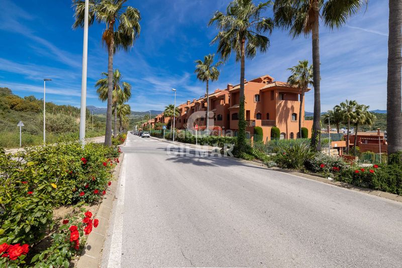 Foto 2d4f986d-9c1e-42de-8a84-0bad2dc8527d. Dúplex amb aparcament piscina a Buenas Noches Estepona