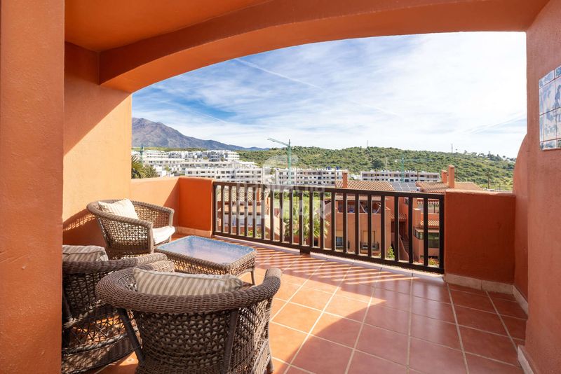 Foto 3b286386-0284-43af-bb70-f460cdb9877e. Dúplex amb aparcament piscina a Buenas Noches Estepona