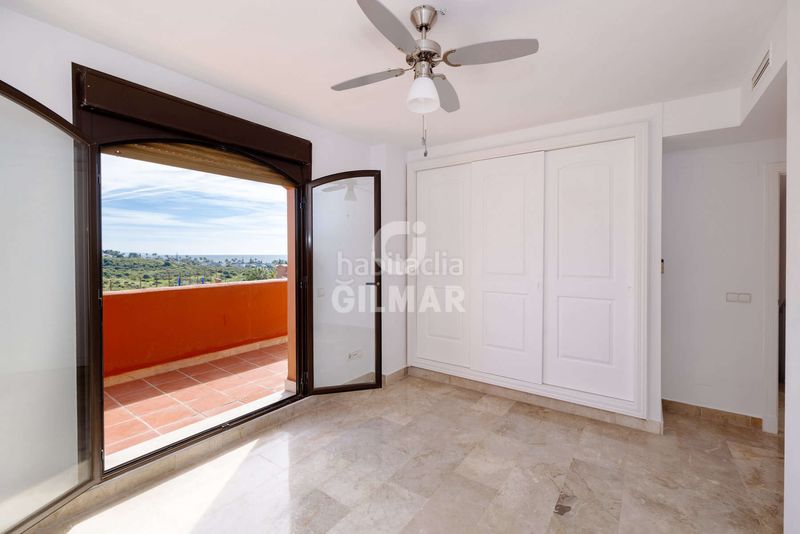 Foto 432bc371-497b-4c33-bbc6-51c566bc86ed. Dúplex amb aparcament piscina a Buenas Noches Estepona