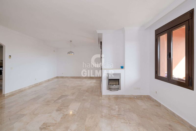 Foto 56acbf53-435e-4021-b2f9-b0c393994c85. Dúplex amb aparcament piscina a Buenas Noches Estepona