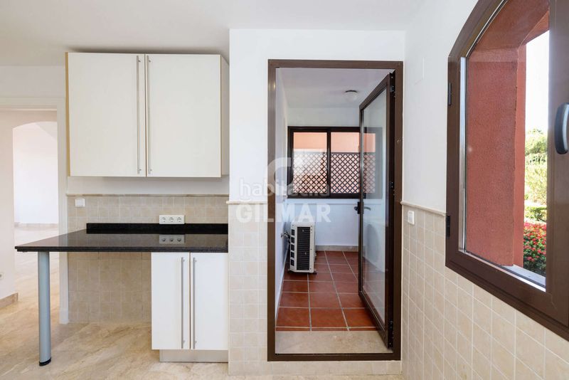 Foto 56d485df-fb79-4c9c-92ff-e02d8272f66e. Dúplex amb aparcament piscina a Buenas Noches Estepona