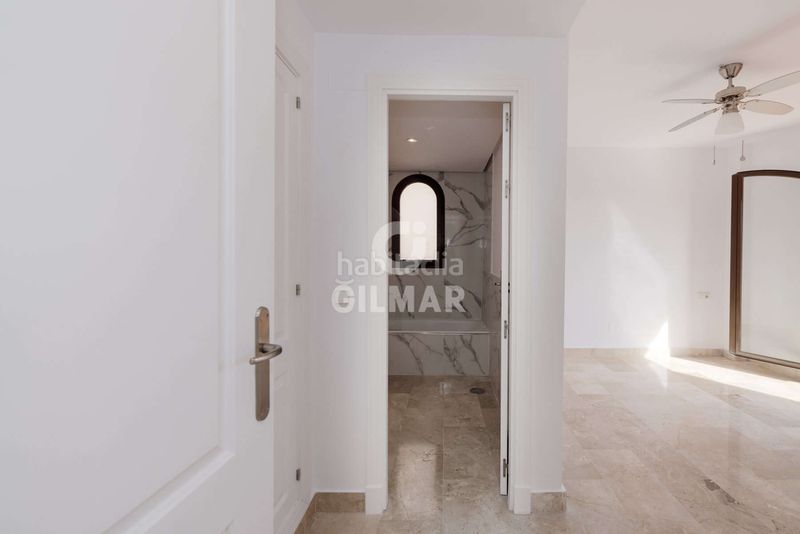 Foto 5b98c0af-dbf3-4baf-9e1e-70dc4ef75b2d. Dúplex amb aparcament piscina a Buenas Noches Estepona