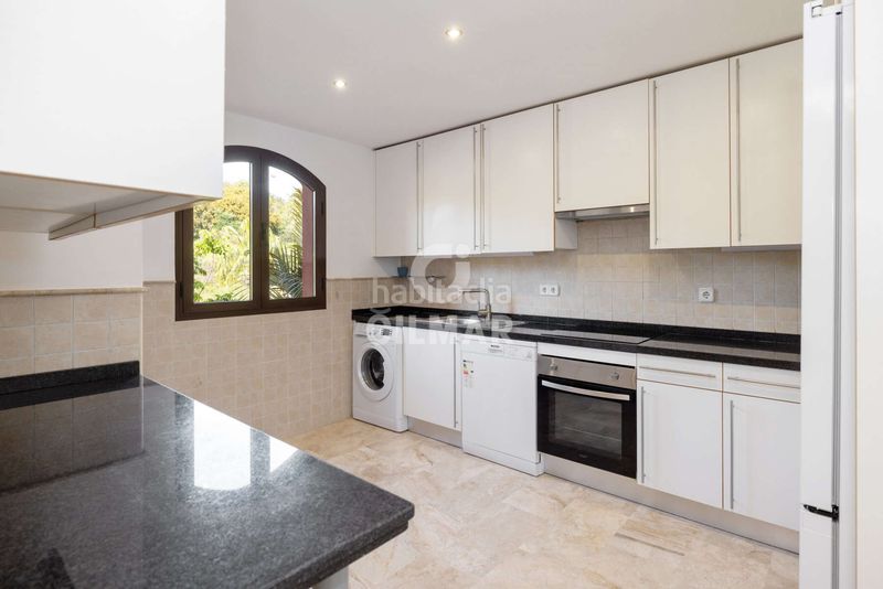 Foto 5d83b070-2917-4ee6-9cf6-fa7f885567ec. Dúplex amb aparcament piscina a Buenas Noches Estepona