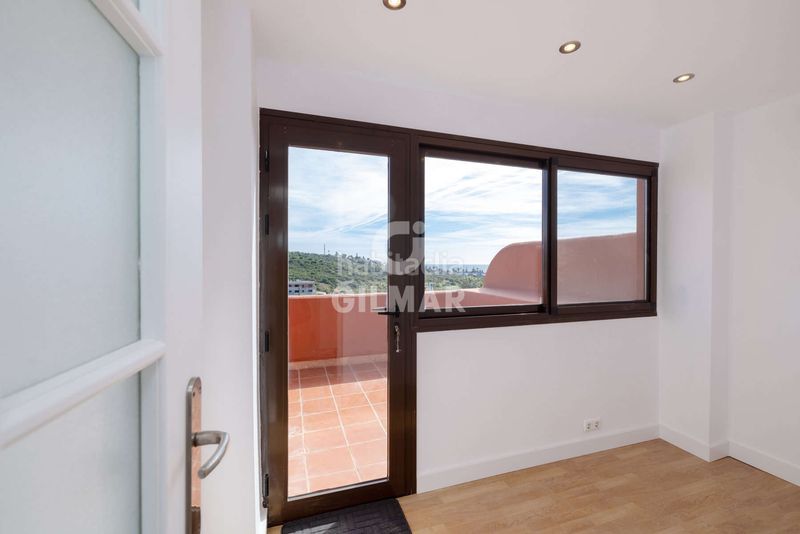 Foto 617e448c-a18c-41c8-9c66-4179eed1f4a5. Dúplex amb aparcament piscina a Buenas Noches Estepona