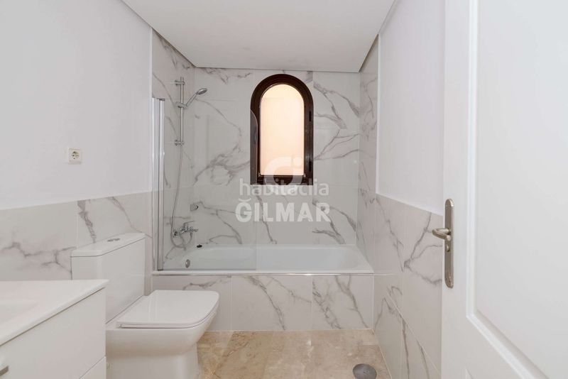 Foto b54d06de-f8f7-4b40-800f-8aba18ca65a4. Dúplex amb aparcament piscina a Buenas Noches Estepona