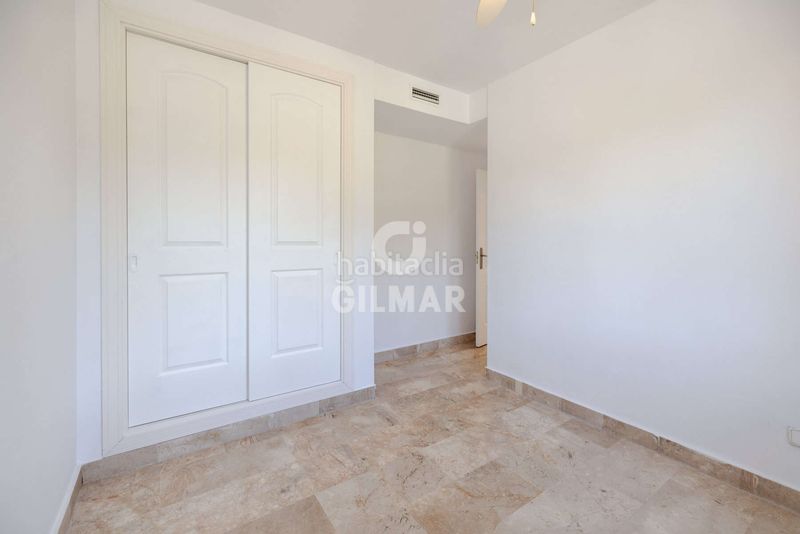 Foto b6a1a347-e9b9-4d9d-990e-3b28a6331f26. Dúplex amb aparcament piscina a Buenas Noches Estepona