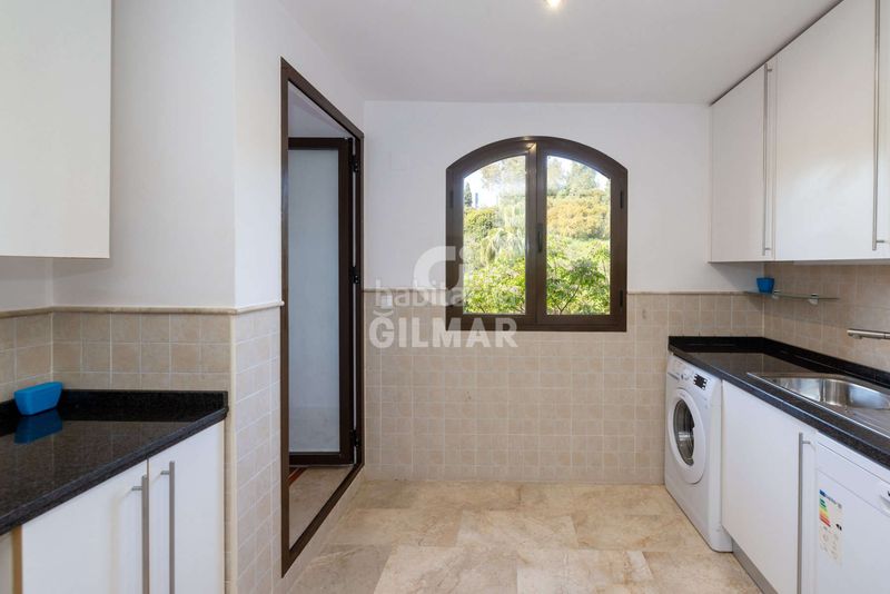 Foto edaed147-2623-453b-b91d-9df7396e28c6. Dúplex amb aparcament piscina a Buenas Noches Estepona