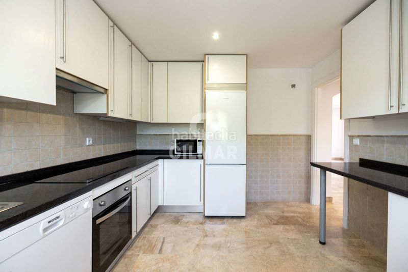 Foto f44a3110-de7a-42c8-89dc-5ed623a9e5f6. Dúplex amb aparcament piscina a Buenas Noches Estepona