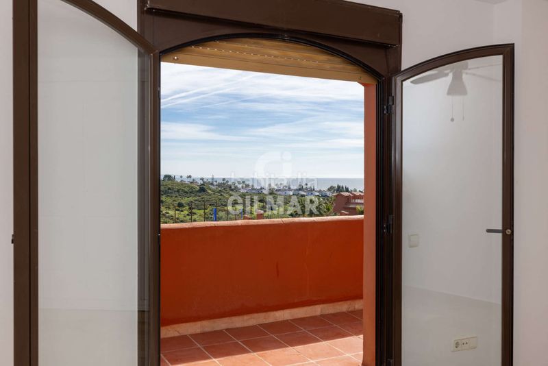 Foto fd39f482-26f7-494d-aab1-a234d598469c. Dúplex amb aparcament piscina a Buenas Noches Estepona