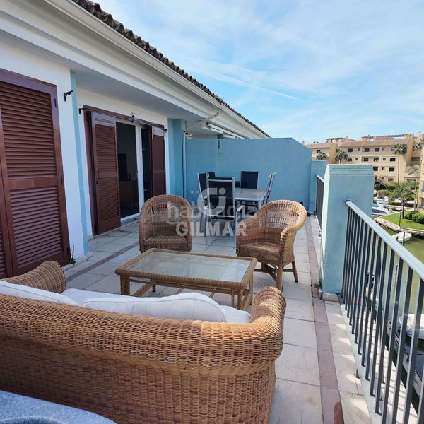 Foto 7142745d-0f47-4bf0-9323-4cf343b40ee4. Duplex avec chauffage parking piscine dans puerto de Sotogrande-la marina Sotogrande