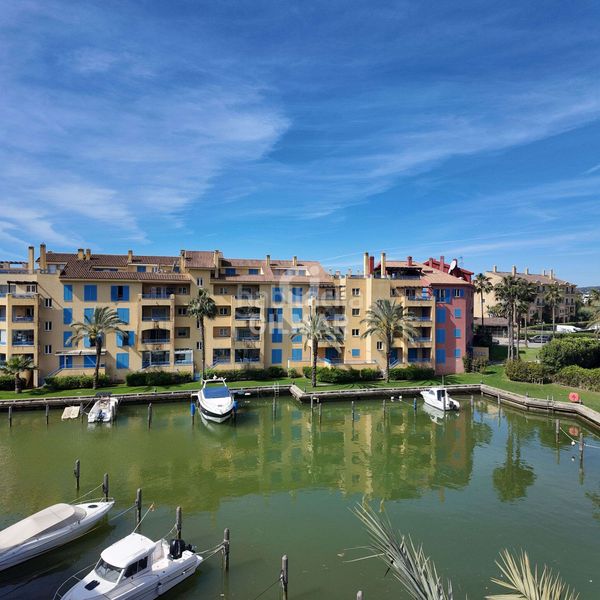 Foto a294a3ff-97eb-45d1-83a8-64792af6825f. Duplex avec chauffage parking piscine dans puerto de Sotogrande-la marina Sotogrande