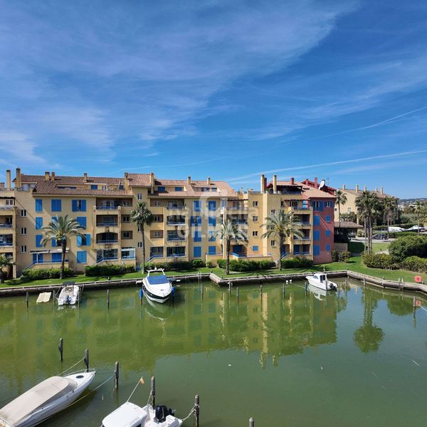Foto bd835697-2b34-4ffb-b5c3-581a1e519d69. Duplex avec chauffage parking piscine dans puerto de Sotogrande-la marina Sotogrande