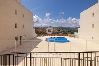 Dúplex en La Duquesa. Amplio ático dúplex en colinas de la duquesa, una tranquila zona