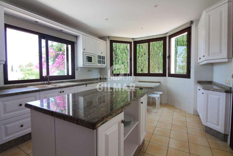 Foto 51ee3864-83d4-4ed4-9cc6-55bd22166793. Xalet amb calefacció piscina a Paraiso - Barronal Estepona