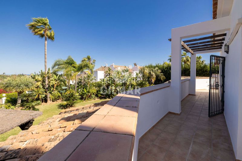 Foto d85e492f-56c7-438a-8562-b6579f9cff44. Xalet amb calefacció piscina a Nueva Atalaya Estepona