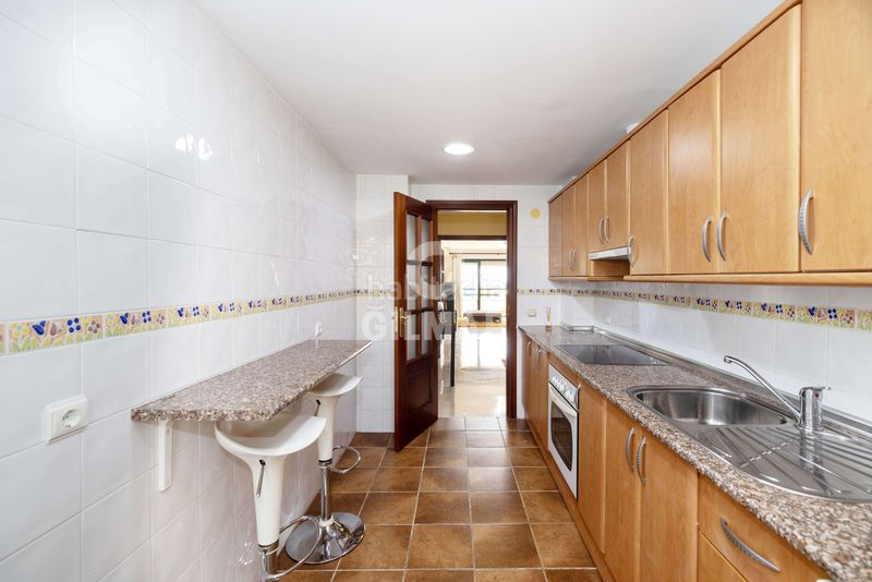 Foto 1257a276-a787-425f-8e4f-4ee7a8852b0b. Pis amb calefacció aparcament piscina a La Concha - Resina Golf Estepona
