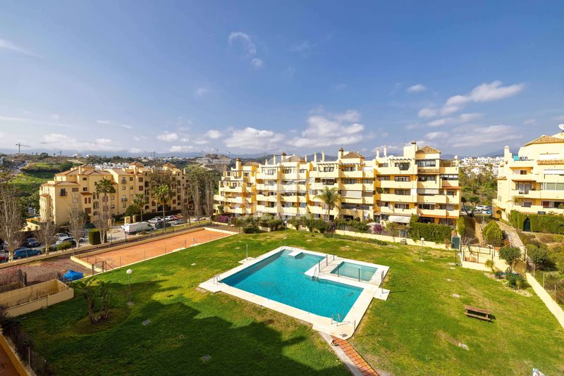 Foto e190b9bc-79cd-468e-9746-43f958fed5a1. Pis amb calefacció aparcament piscina a La Concha - Resina Golf Estepona