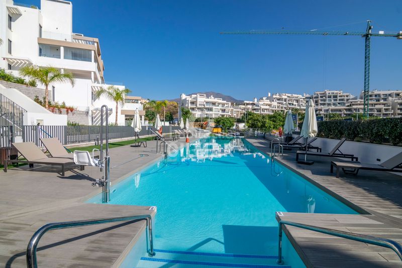 Foto 8637a87b-ceeb-4b94-bab0-2bb7cdb3b5e8. Apartament amb calefacció aparcament a Huerta Nueva Estepona