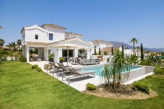 Chalet in Casares Golf - Casares del Sol. Villa de lujo completamente renovada en casares playa, junto a m