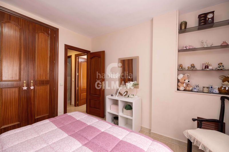 Foto b5306cc9-7bc9-42d4-91fb-e149c3d4dc8e. Pis a puerto de Estepona Estepona