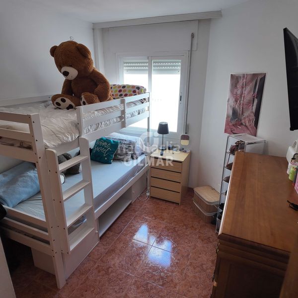 Foto e6e60a0f-a521-48d5-b91c-d2b6366e4788. Pis a puerto de Estepona Estepona