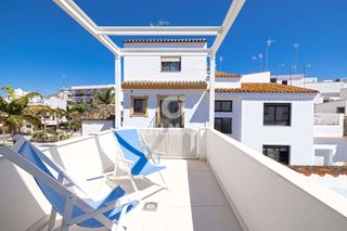 Casa adossada a Centro. En pleno centro de estepona y a escasos pasos de la playa, se en