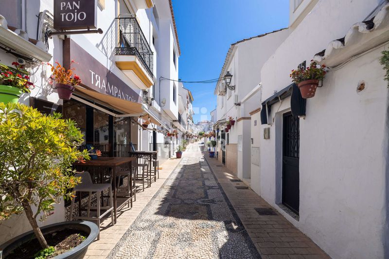 Foto 13e8f3f3-060a-4746-9c95-d2efd864ea62. Casa adossada amb calefacció a Centro Estepona
