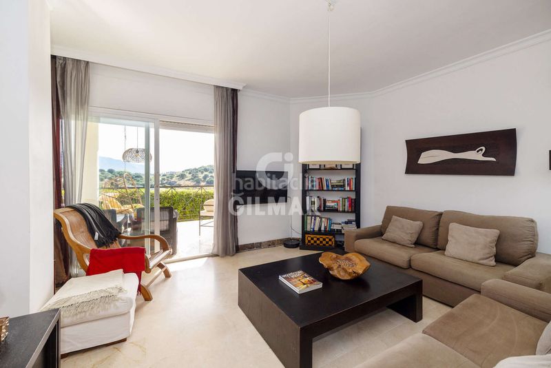 Foto 2f0fd956-8561-4b68-bb3d-64c4e00d5863. Planta baixa amb aparcament piscina a Bel - Air Estepona