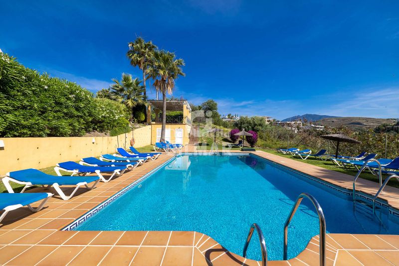 Foto 5d3b8a0f-9c08-436e-81b4-bd316cb988af. Planta baixa amb aparcament piscina a Bel - Air Estepona