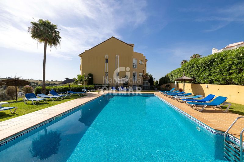 Foto bdf969ce-728c-448a-98a4-e009c6ce1cd0. Planta baixa amb aparcament piscina a Bel - Air Estepona