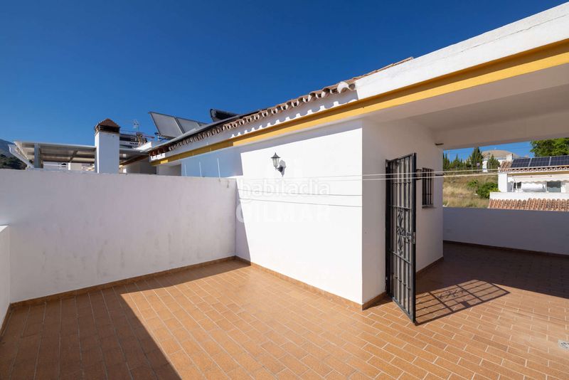 Foto 047ae6c4-8d84-42d1-b010-f6592e09b417. Casa adossada amb calefacció aparcament a Zona Calvario Estepona