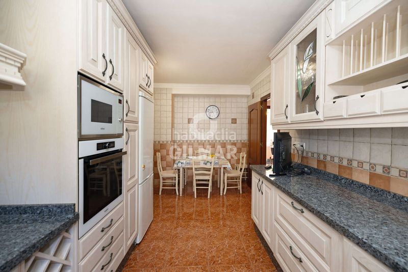 Foto 286ae3c0-d6bd-464e-a6d5-10d3ba54adce. Casa adossada amb calefacció aparcament a Zona Calvario Estepona
