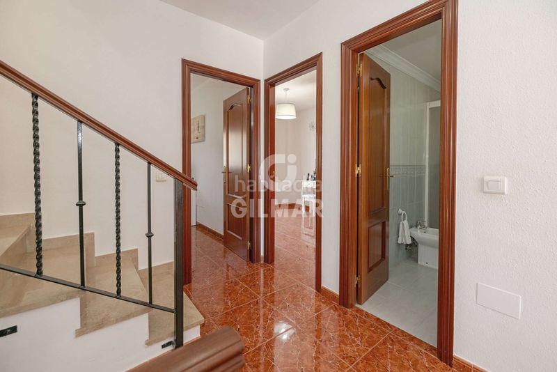 Foto 2b54d7bd-6bfe-46c4-b915-77a42afd10d0. Casa adossada amb calefacció aparcament a Zona Calvario Estepona