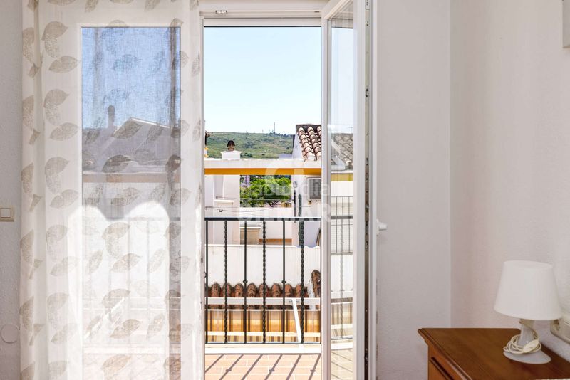 Foto 46db18ed-545f-4981-8739-15cbbcd5b8bc. Casa adossada amb calefacció aparcament a Zona Calvario Estepona
