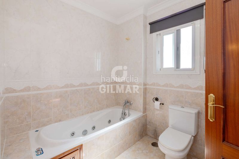 Foto 4c547d92-3a20-4553-b93d-ffd4174d0c5f. Casa adossada amb calefacció aparcament a Zona Calvario Estepona