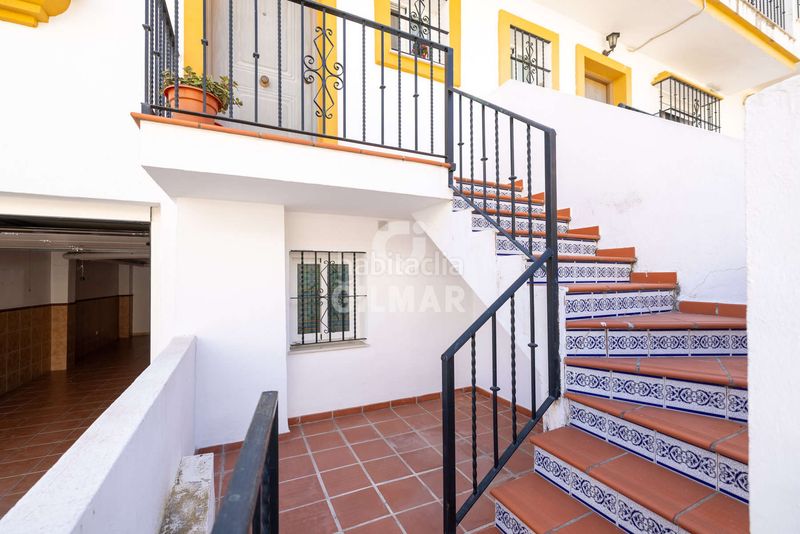 Foto 5c09607b-7eb0-4685-8d6f-231b73e237fc. Casa adossada amb calefacció aparcament a Zona Calvario Estepona